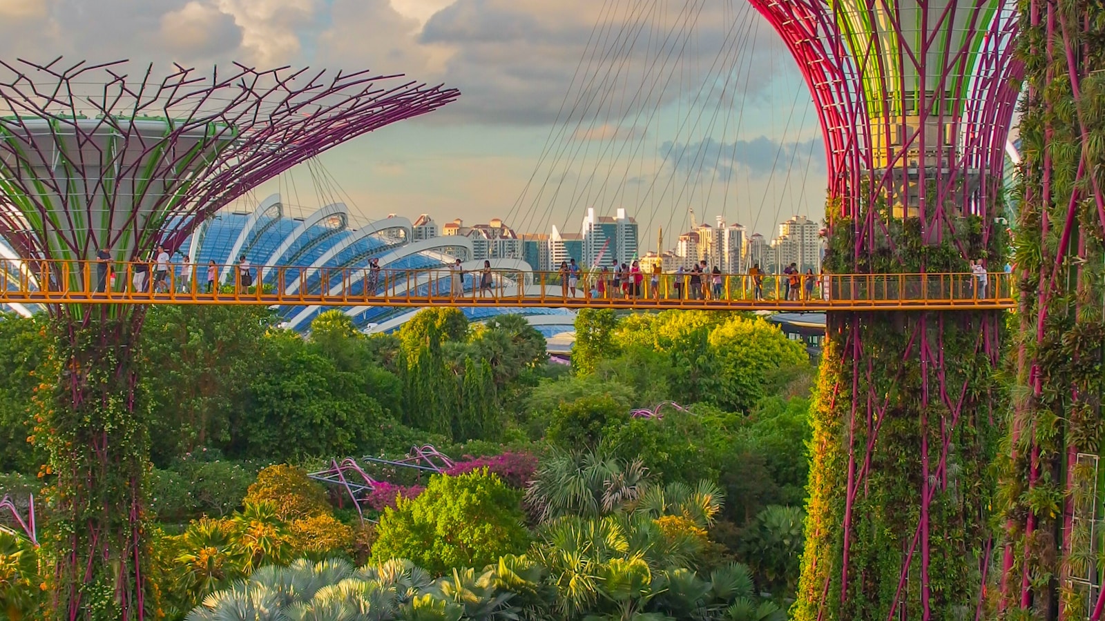 Singapore Marina Bay magic hour skyline