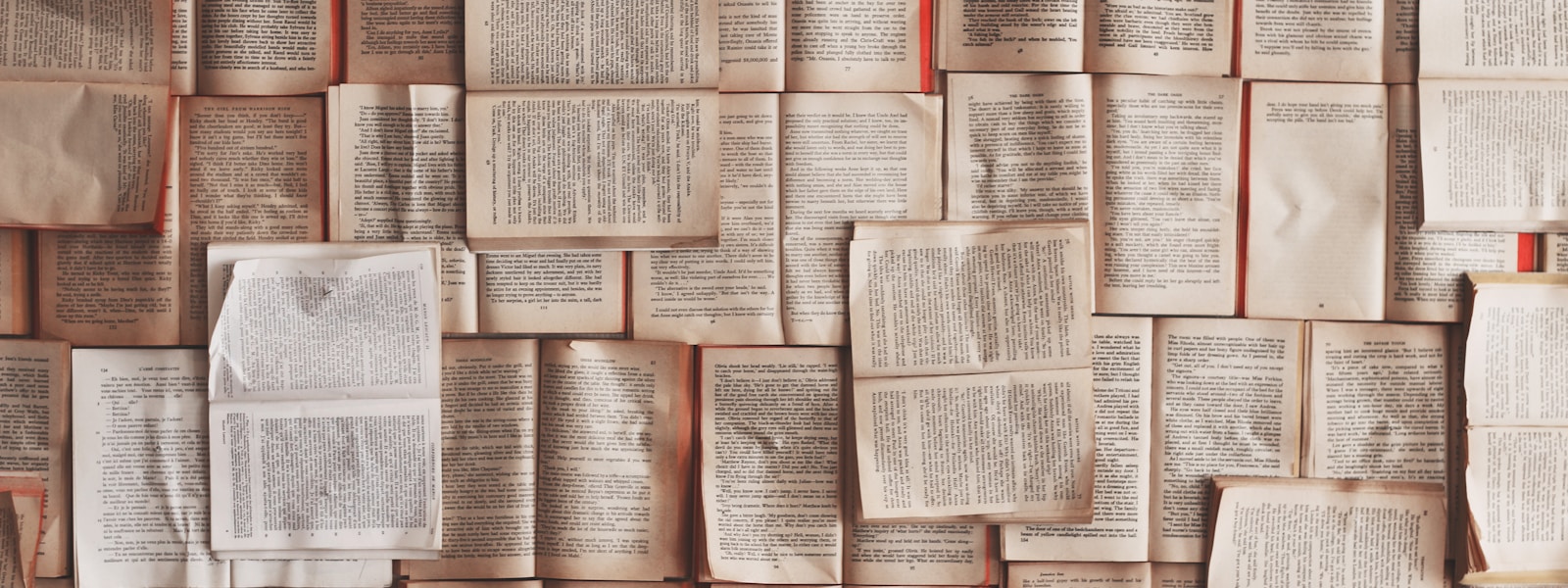 書斎に置かれた書籍